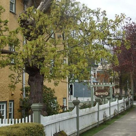 Rosewood Inn Виктория Екстериор снимка