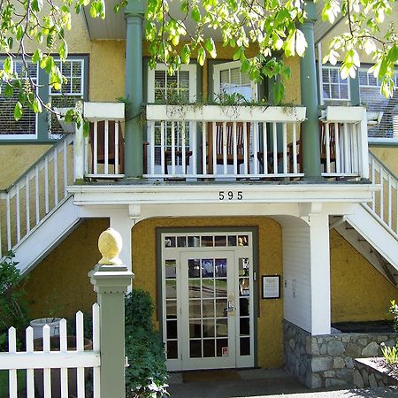 Rosewood Inn Виктория Екстериор снимка