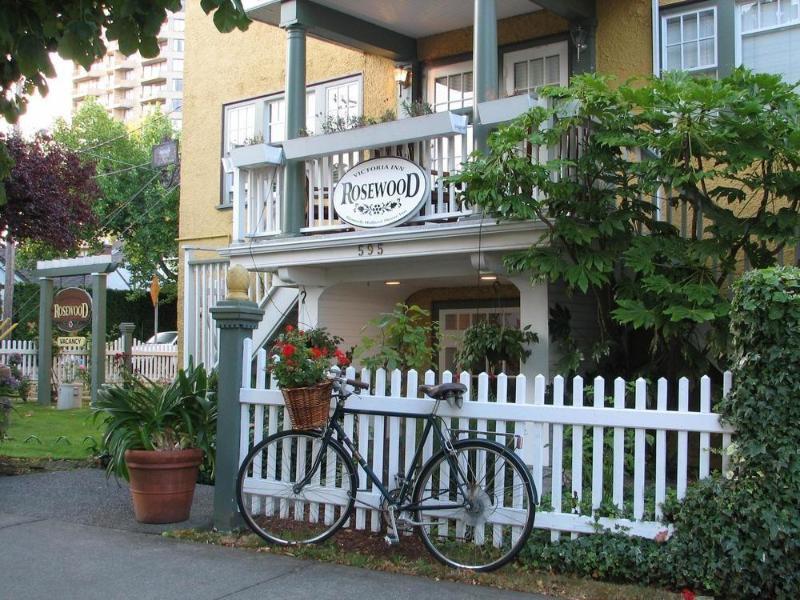 Rosewood Inn Виктория Екстериор снимка